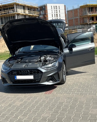 Audi A4 cena 159000 przebieg: 165000, rok produkcji 2019 z Lublin małe 301
